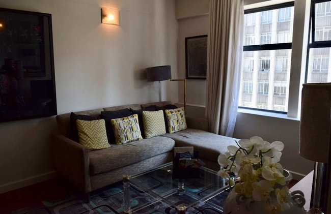 Stylish Apartment with Rooftop Pool & City Views - Foto 10