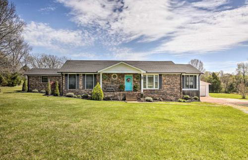 Country Home with Fire Pit 40 Mi to Nashville! - Foto 1