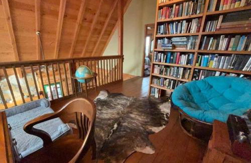 Charming Cabin with Incredible Mountain Views - Foto 14