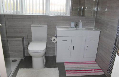 Nicely decorated 3 bedroom house near Heathrow, London - Foto 16