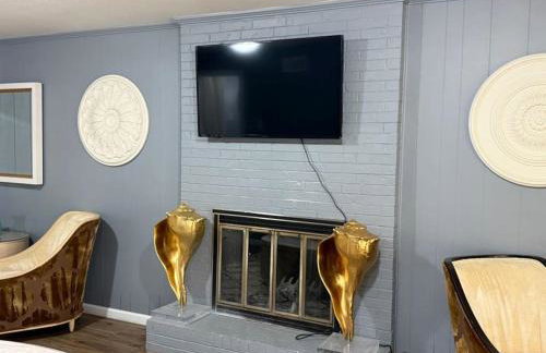 Stylish Remodeled 23 Large beds Near Elvis Presley - Foto 80