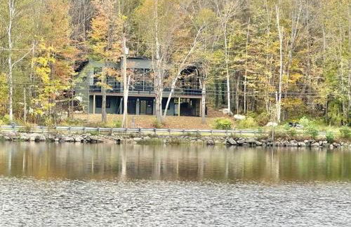 Luxe Modern Lakefront Oasis - Hot Tub, Sunset Views, Pet & Family Friendly! Close to UMF! - Foto 50