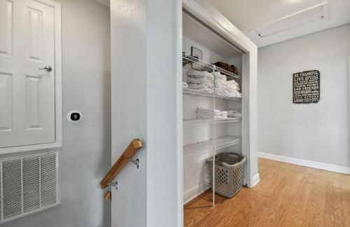 Tampa Private Large House, Game Room & Backyard - Sleeps 12, 4bdr, 3bth, Quiet Community, Near Everything in Tampa & St Pete - Foto 69