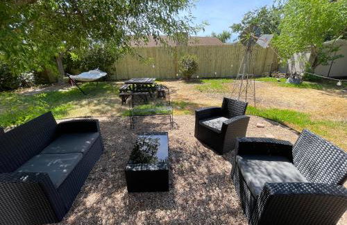 Super Comfy Home with Hot Tub! - Photo 34