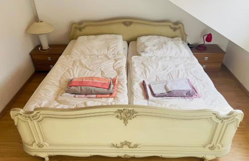 Apartment mit schöner Aussicht auf den Großen Feldberg & Burg Königstein & Frei PARKPLATZ auf Straßenseite - Foto 6