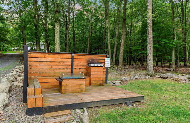 The Evergreen Escape by Avantstay Modern Cabin w Volleyball Court Hot Tub - Foto 49