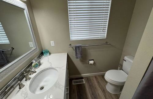 Photo Op with Sasquatch 2 min to walk Silver Mtn - Foto 14