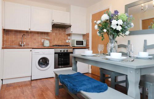 JOIVY Greenknowes Farmhouse with Hot Tub and Bar - Photo 58