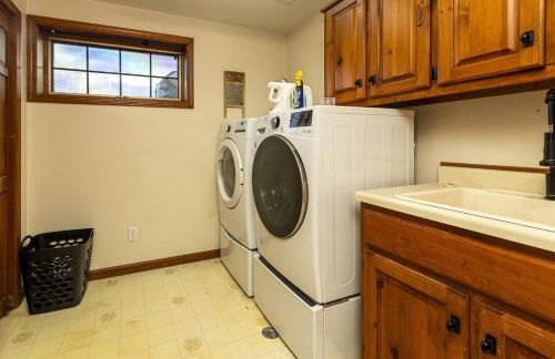 Luxury Log Cabin w Beach & Dock Sleeps 12 - Photo 40