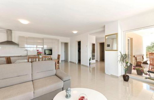 Six-Bedroom Holiday Home In Rogoznica - Foto 18