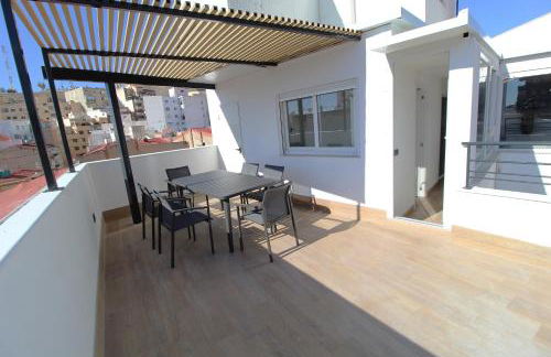 Atico loft de lujo con terraza espectacular y vista a los 2 castillos - Photo 11