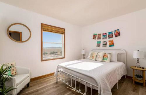 Cozy 2BR Condo w Private Patio - Vintage Charm - Foto 17