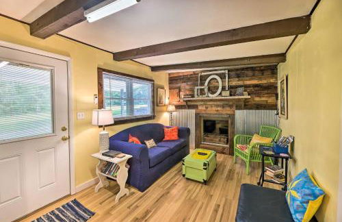 Rustic Hideaway with Fire Pit Less Than 1 Mi to River! - Foto 6