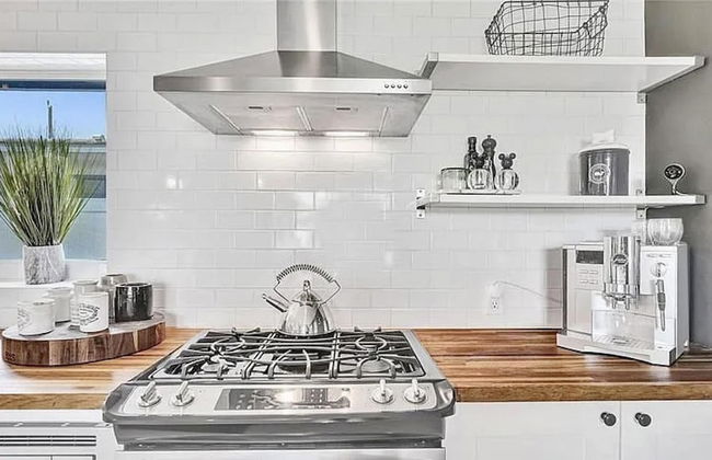 Beach Bliss 10 Mins to Waves 3BR Oasis With Pool - Foto 14