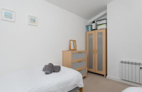 2 Bed Sea View Apartment with Balcony Parking - Pass the Keys - Foto 29