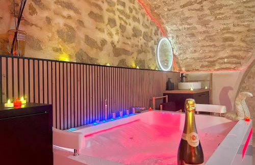 Secret LoveRoom - SpaBalnéo, Lit King Size, CLIM, Chic, calme et discret, 2 personnes - Foto 14