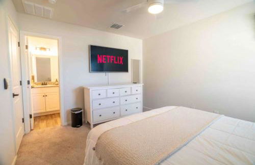 Modern 4BR home in Casa Grande 65 inch TV - Foto 17