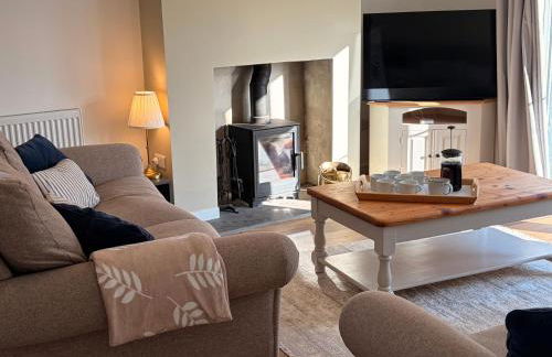 Bromholme Cottage Bacton - Sleeps 10, hot tub, close to beach - Photo 31