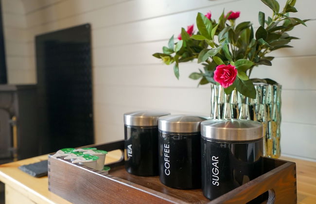 Deluxe Glamping Pod With Hot Tub in Frodsham - Photo 8