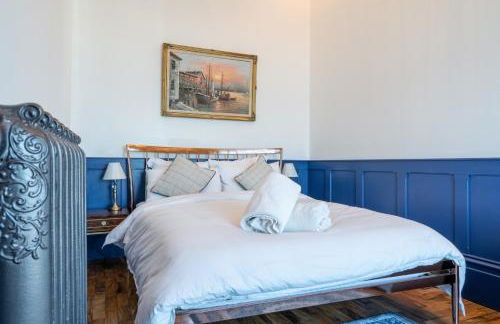 Signature Beachfront Home, Panoramic Sea Views & Marble Fireplace - Foto 13