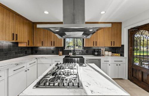 The LUX at West Event & Stay, Pool, Golf & Pickle - Foto 6