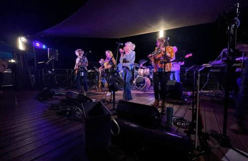 Rustic Chic Alabama Cabin w Loft Fire Pit Pet Friendly Fenced Yard Lake Guntersville - Lucky Lodge - Foto 70