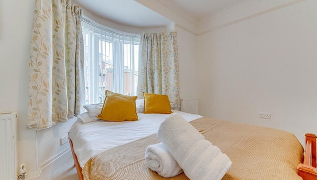 3BR Detached Bungalow w/Parking - Foto 5, Habitación