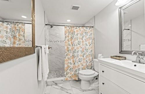 Sea Glass Dreams - Waterfront Pool Home, Mini Golf, Game Room, 110' Dock - Foto 23