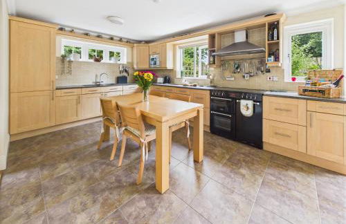 Large detached house near the sea - Photo 5