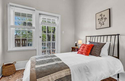 A Timeless Victorian Home with Period Charm! - Foto 34