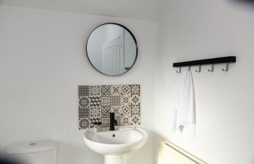 Asher Suite - Cozy 2BR Home with Parking & WIFI - Foto 12