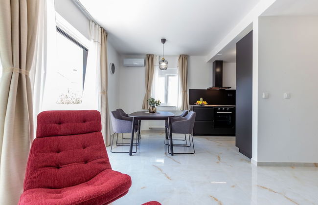 Exquisite Prestige Luxury Apartments With Shared Pool - Photo 33