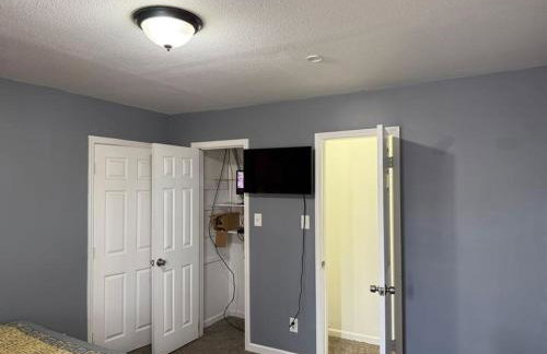 Stylish Remodeled 23 Large beds Near Elvis Presley - Foto 9