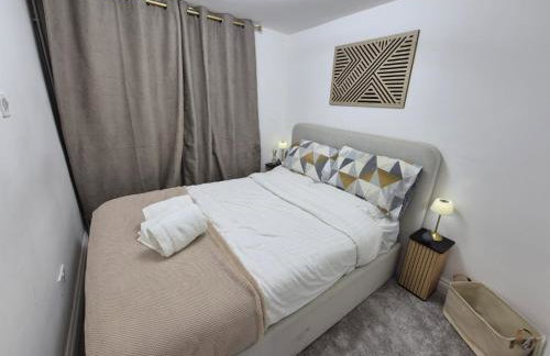 Stylish 1 BR Apartment Near Heathrow - Photo 3