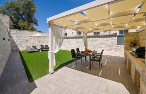 TWIN'S HOME LUXURY SUITES - Photo 36