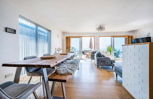 Pebble Paradise Beachfront Family Getaway - Foto 13