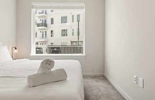 Poolside Luxury 1BR w Private Patio - Photo 21