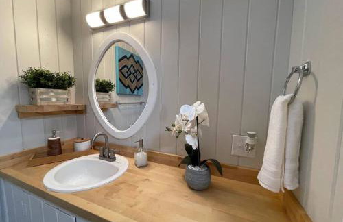 Cheerful 1 Bedroom Cottage Close to Everything 2 - Foto 8