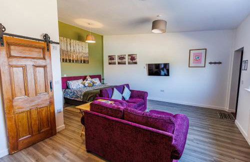 Modern Barn Conversion - Photo 49