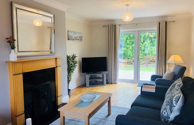 Modern Bright Detached Home Just a Short Stroll From Town - Foto 2