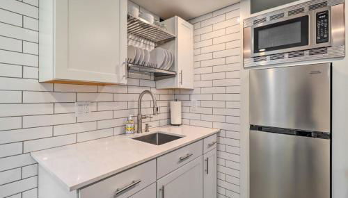 Ski and Hike Cozy Dtwn Reno Studio with Fireplace - Foto 5