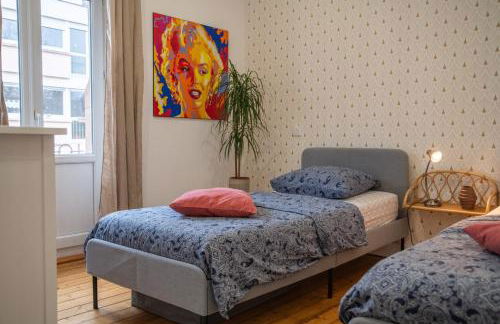 Plumeria - Grand Appartement 75m2 - Au calme avec Jardin - Idéal Famille ou Groupe de Travailleurs - Parking Public Gratuit - 2 Chambres - 4 Lits séparés - Foto 12