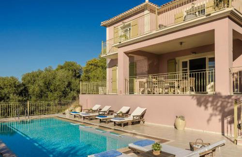 Nikolas by Vintage Travel - Photo 1