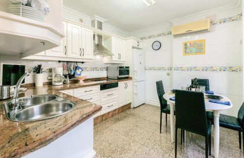 1 Bedroom Stunning Apartment In Sevilla - Foto 7