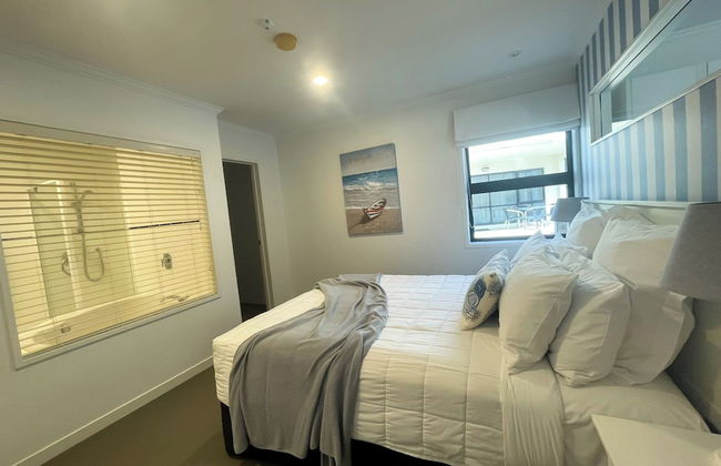 Ocean Breeze Resort - Photo 5