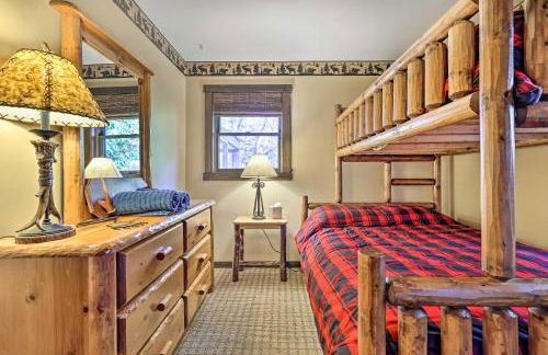 Deck and Forest Views Secluded Cresco Cabin! - Foto 14