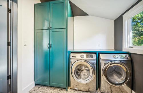 Luxury River Home - Pets Stay Free - Photo 24