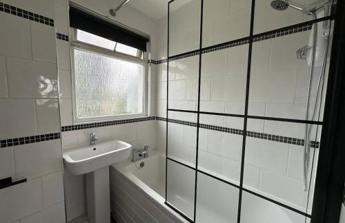 Modern Home with Games Room, Watford - Foto 15