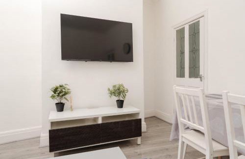 Modern 3-Bedroom Home in-Steps from Crown Point - Foto 41