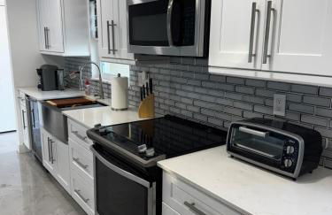 The Palm Stay Near SWF Airport laundry - Foto 13